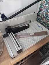 HFS(R) Heavy Duty Guillotine