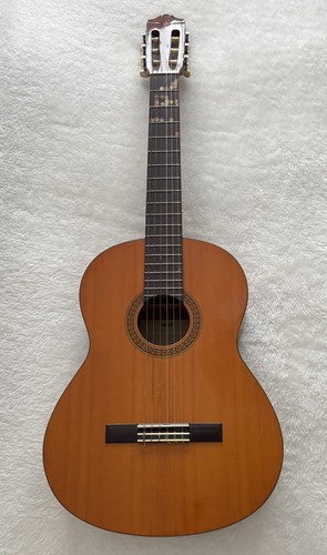 Yamaha 100 classical guitar - yamaha,