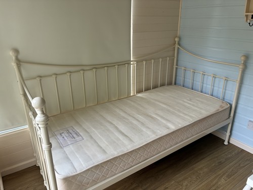 Laura ashley daybed with - laura,