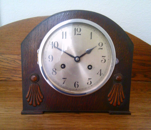 Vintage wooden mantle clock - vintage,