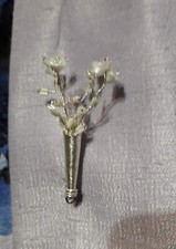 POSY BROOCH WHITE FLOWER &