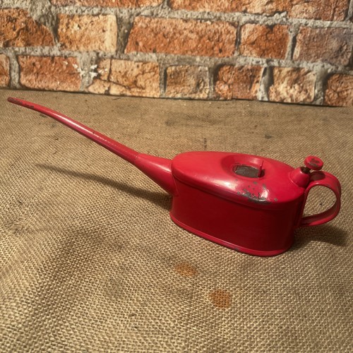 Vintage military oil can - ,