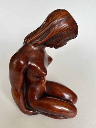Kneeling nude sculpture - kneeling,