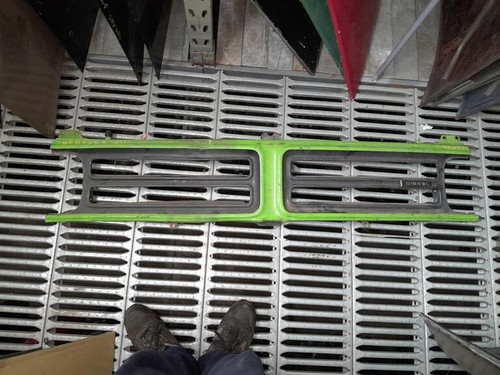 Grille front center - grille,