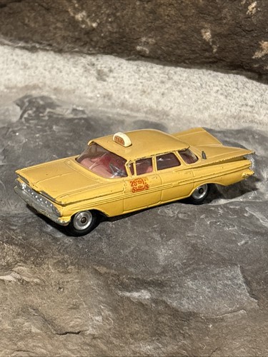 Vintage corgi 221 chevrolet - vintage,
