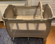 Versatile travel cot for