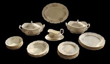 ROYAL ALBERT HAWORTH 32 PIECE DINNER SERVICE CIRCA 1982  Sh91