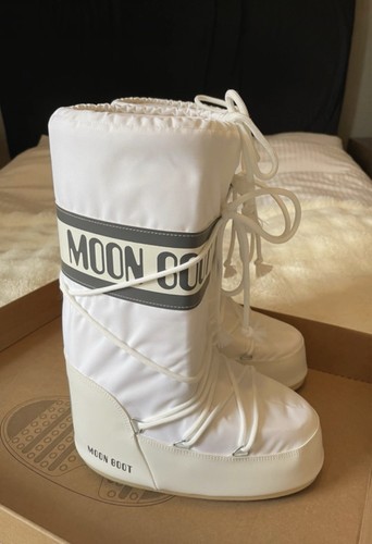 Moon boot icon - moon,