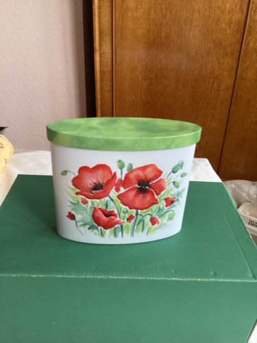 Churchill poppy tin - poppy,