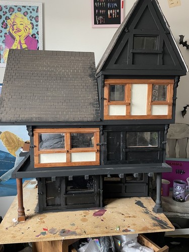 Tudor style dolls house - style,