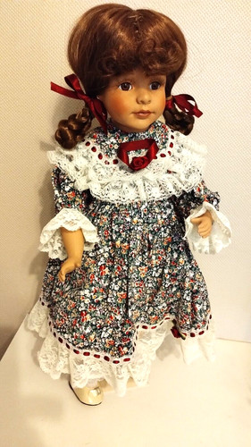 Poupee porcelain doll - poupee,