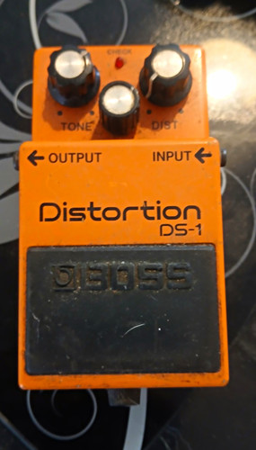 Boss distortion pedal - ds-1,