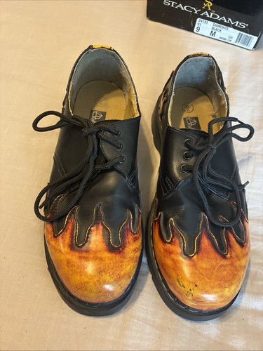 Flame shoes nwot men 9 - flame,