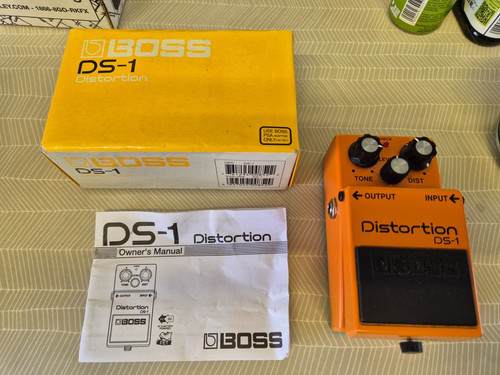 Boss distortion pedal - ds-1,