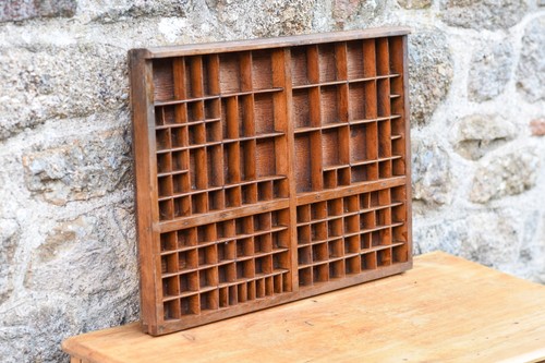Vintage wooden letter - vintage, press