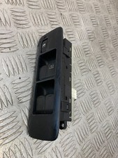 2011 NISSAN QASHQAI DRIVER