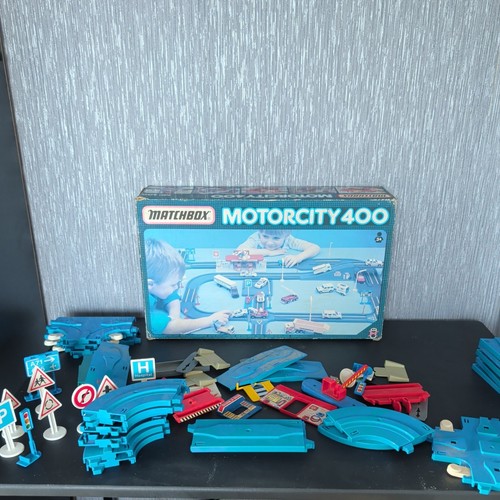 Matchbox motorcity 400 - matchbox,