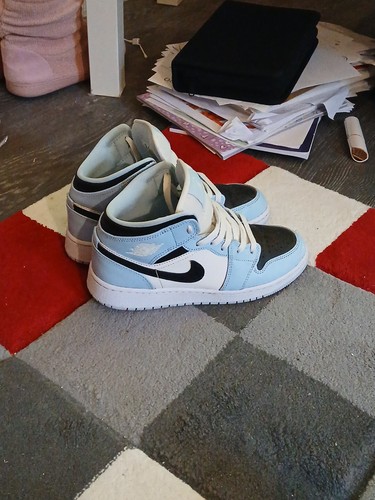 Air jordan mid - jordan,