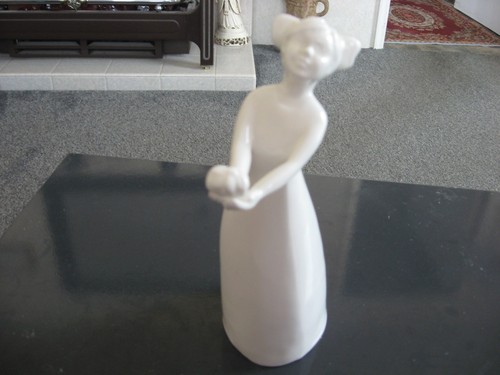 Coalport moments figure - moments,