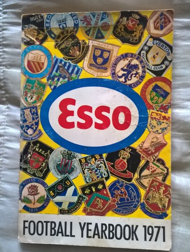 Esso football yearbook 1971 - football,