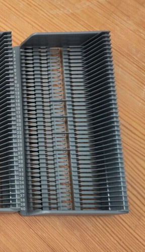 Slide projector cassette tray