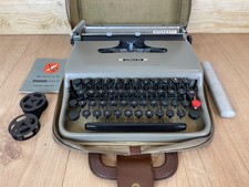Olivetti Lettera 22 Typewriter Vintage with Manual Carrying Case Spare Ribbon
