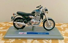 Maisto Triumph Thunderbird Motorcycle New with stand! FREE SHIPPING!!
