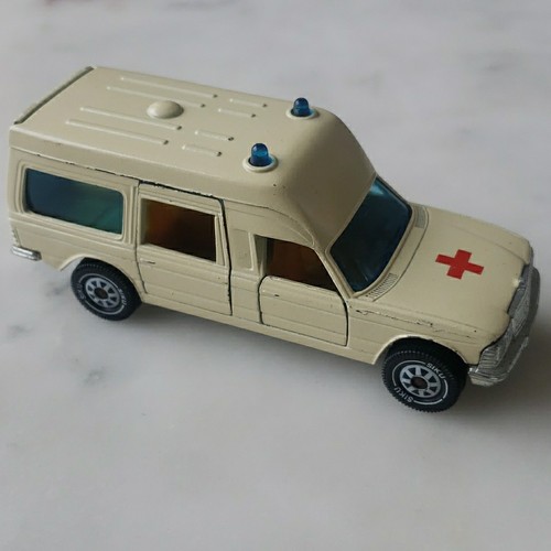 Siku ambulance mercedes benz - ambulance,
