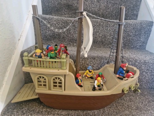1997 redbox pirate ship - redbox,