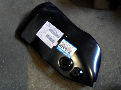 Sill end closing plate panel