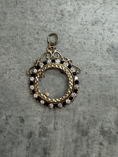 Hallmarked yellow gold half - hallmarked,