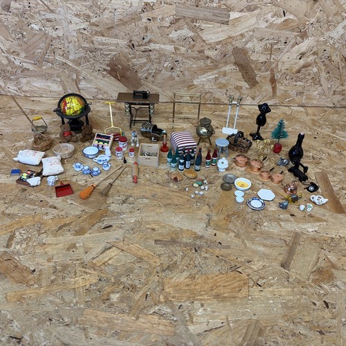Vintage dolls house - vintage,