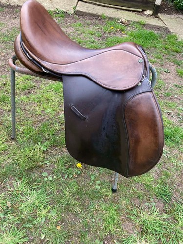 Ideal brown saddle wide - 18",