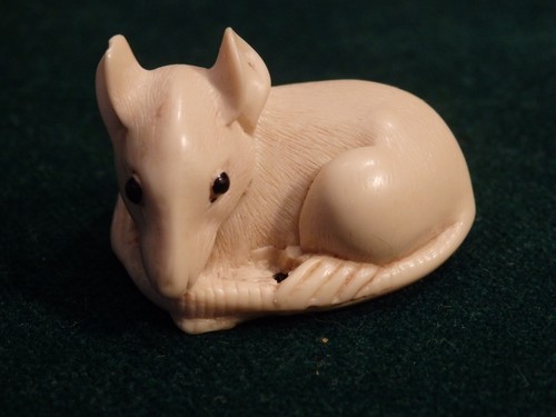 Vintage resin japanese netsuke - resin,