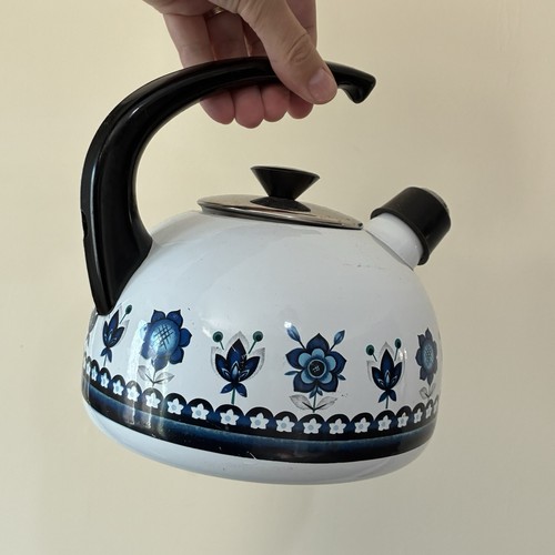 Vintage 1960s enamel kettle - enamel,