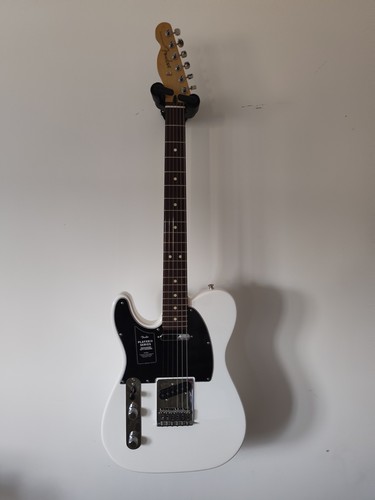 Left handed fender player - handed,