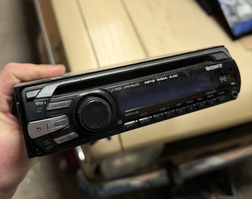 Sony xplod cdx gt35u - mp3, aux