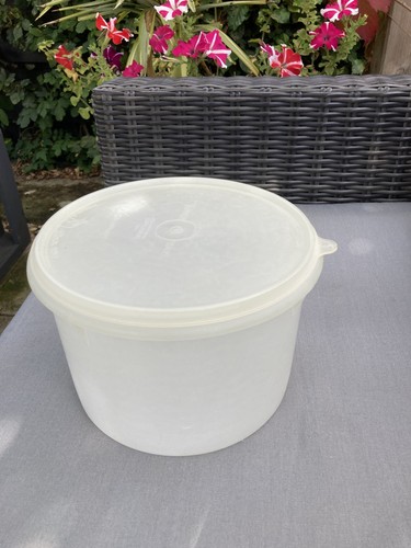 Vintage tupperware round - tupperware,