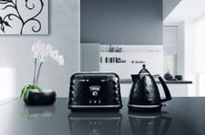 De'Longhi KBJ3001.BK Brillante Kettle & CTJ4003.BK 4-Slice Toaster Set - Black