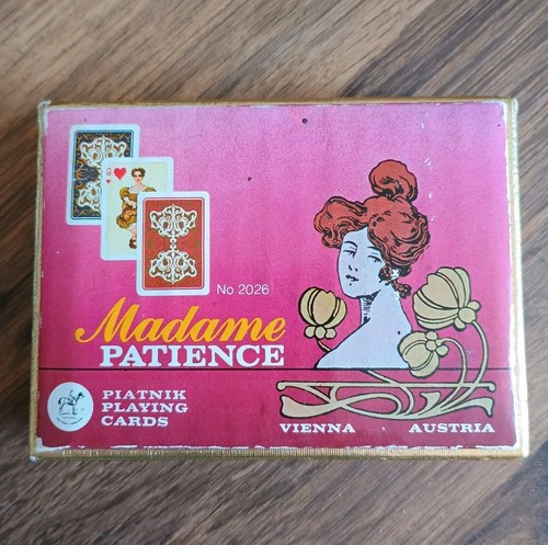 Madame patience play cards - patience,