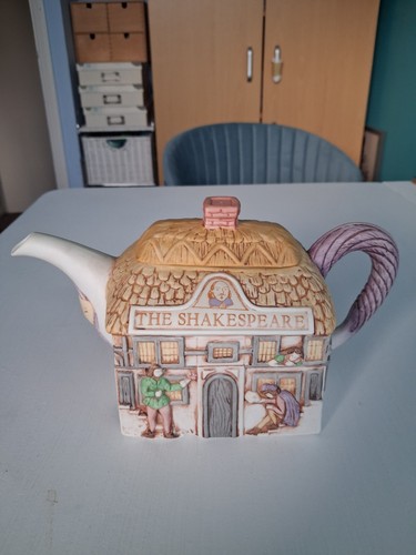 The shakespeare pub teapot - the,