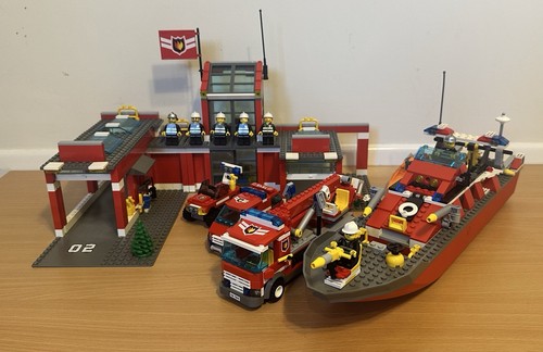 Lego city fire station 7945 - city,