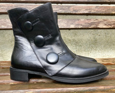 Moda in Pelle Ladies Buttons