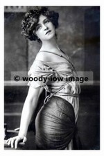 rp10268 - Stage Actress -