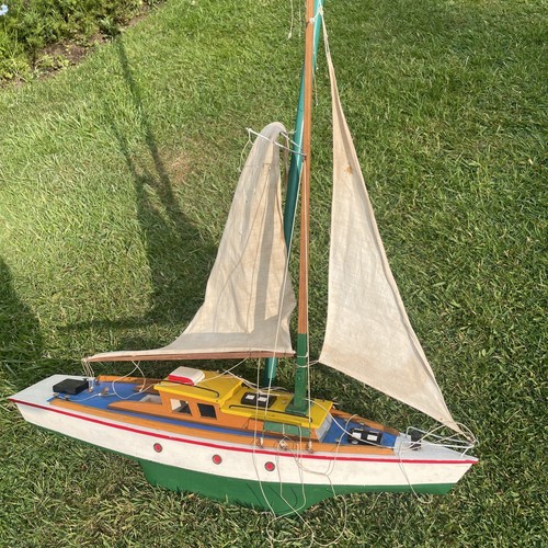 Beautiful large model yacht - large,