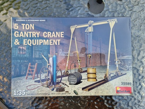 Miniart 35689 wwii 5 ton - miniart, 1/35