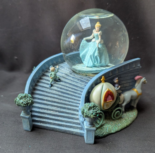 Disney snow globe - snow,