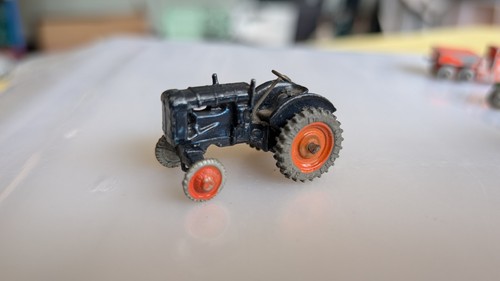Britains model farm fordson - model,