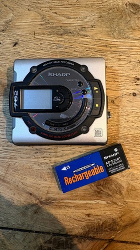 Sharp 702 portable minidisc - 702,