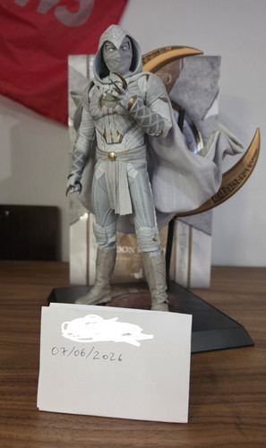 Hot toys moon knight - moon, scale
